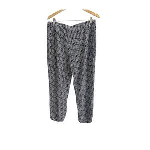 Chico’s Chevron Print Pant Size 2/Large Skimmer Black White Cropped Ankle Pant